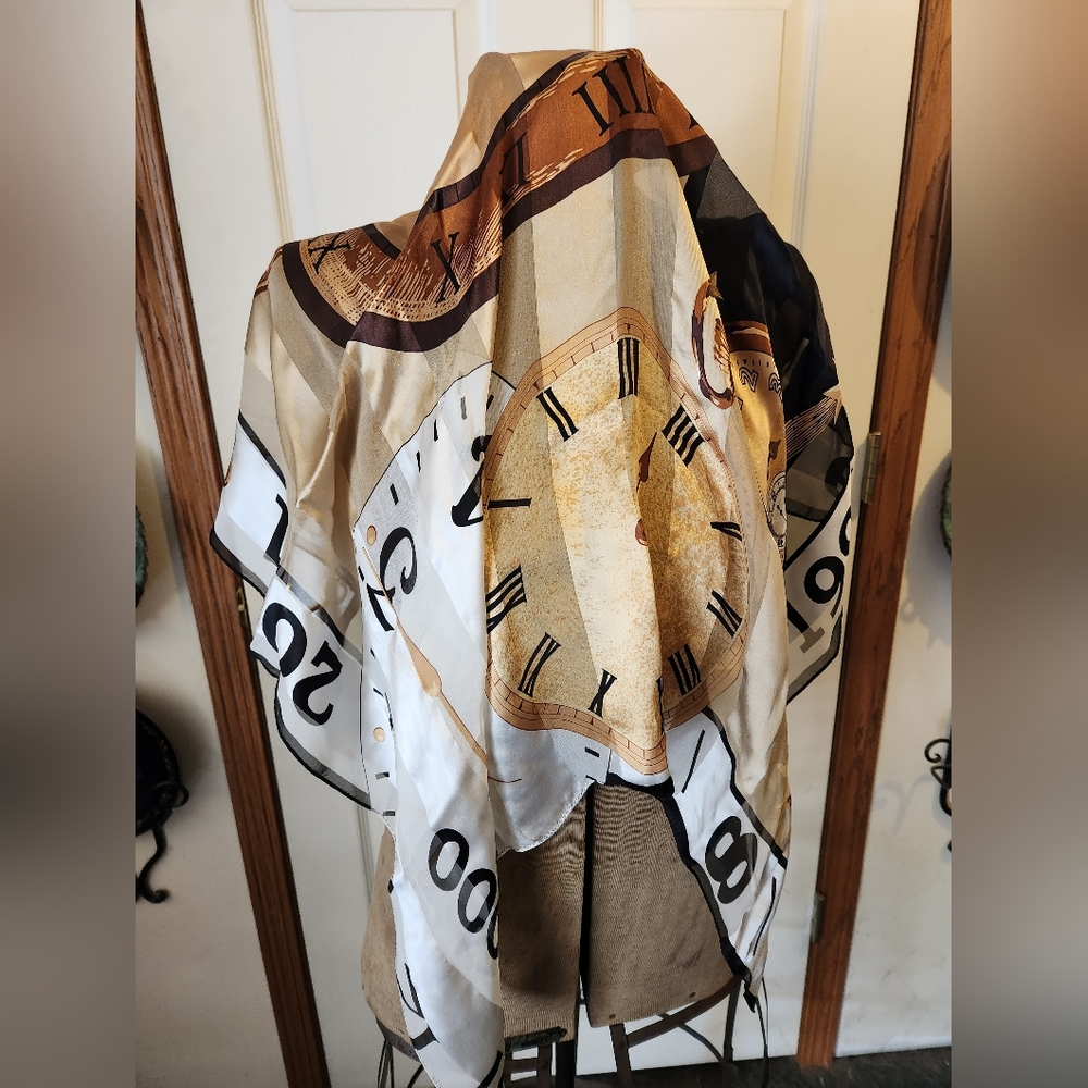 ECHO Silk The New Millenium 2000 Clock‎ Scarf mint condition 34" Sq